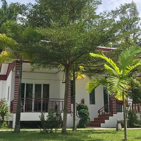 Tara House Hotel Koh Lanta Exterior photo